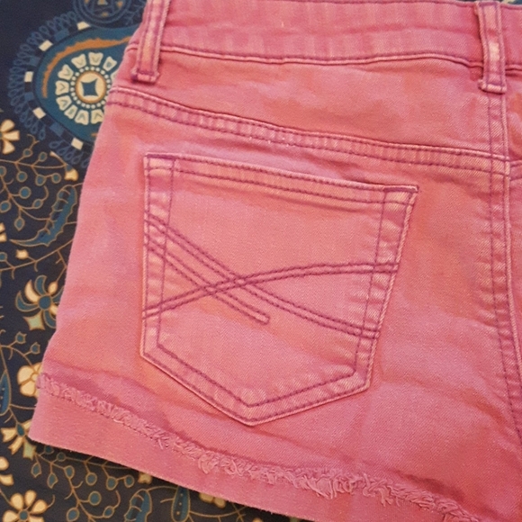 Size 5 cut off rip shorts By Aeropostale - Picture 6 of 13